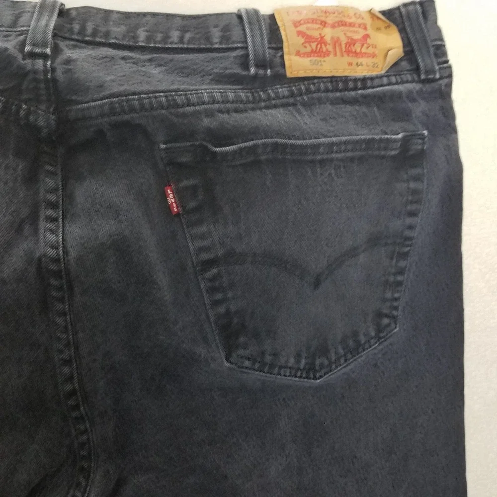 Levi's 501 size 38x32 Men's Black Denim Button Fly Straight‎ Leg Jeans